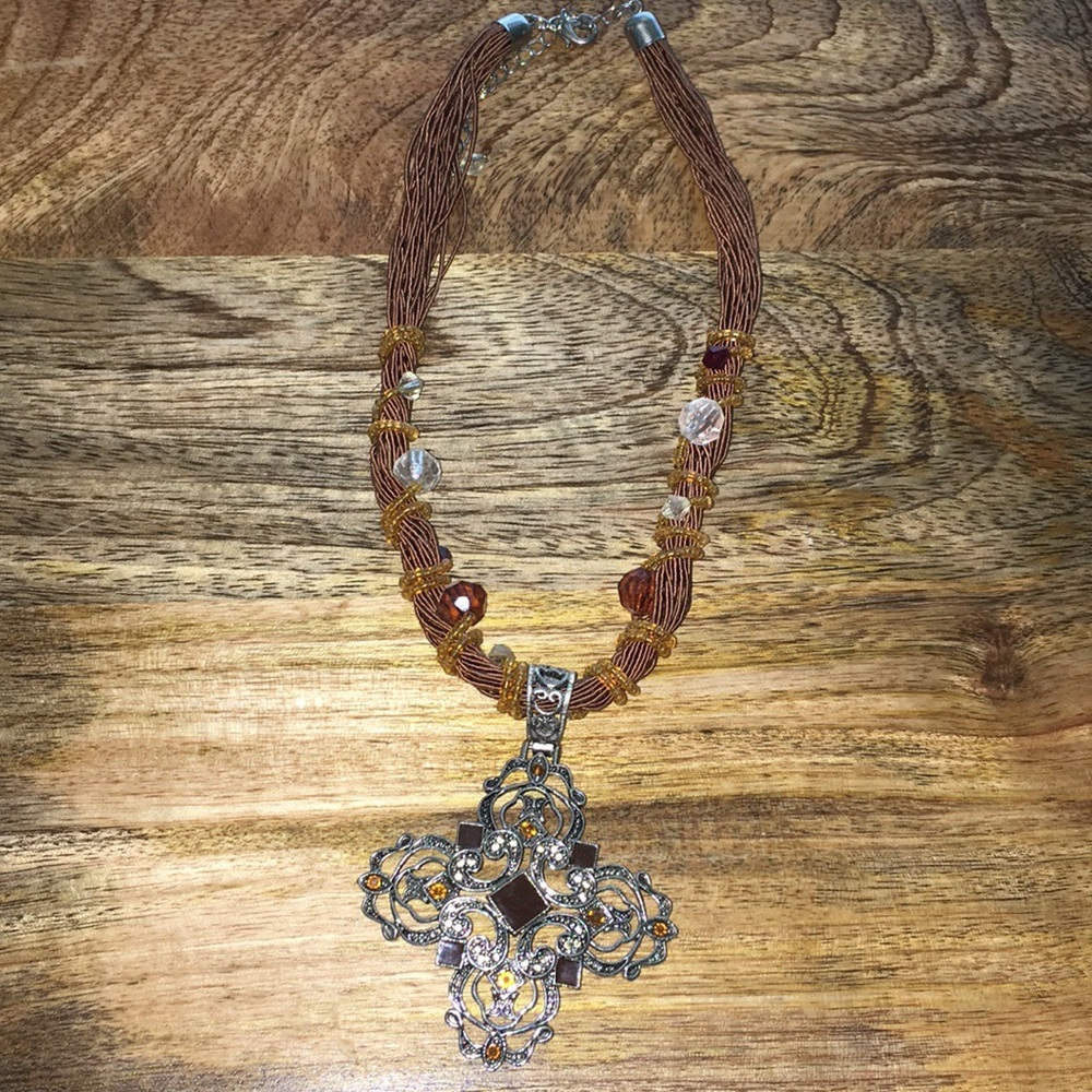 Beautiful cross necklace!!